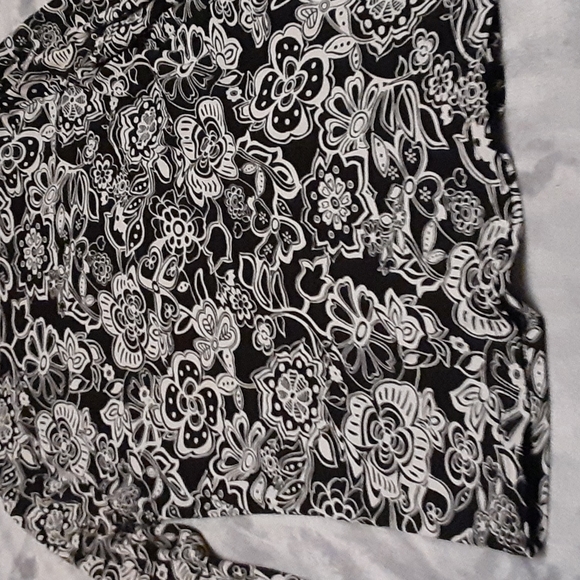 Charter Club Black and White Pullover Top. - Picture 10 of 10